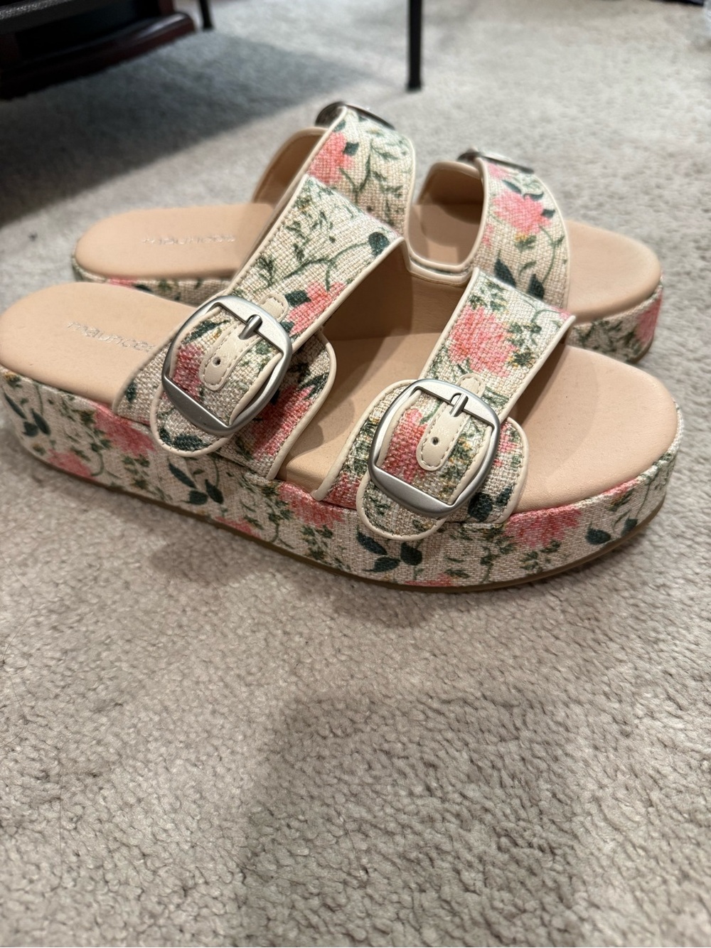 Maurice’s floral wedge sz 7.5 SOLD OUT